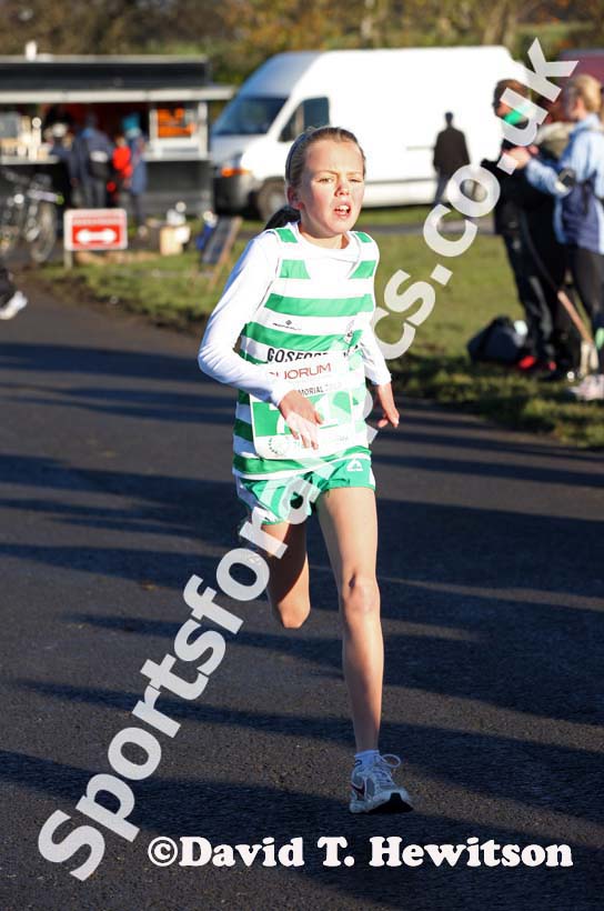 Winning the girls under-11s, Heaton Memorial Road Race, Newcastle Town Moor. Photo: David T. Hewitson/Sports for All Pics